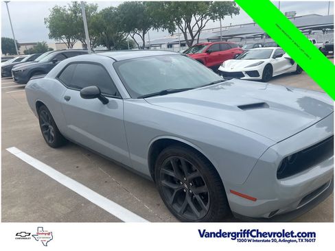 Used 2020 Dodge Challenger SXT w/ Blacktop Package RWD image 2