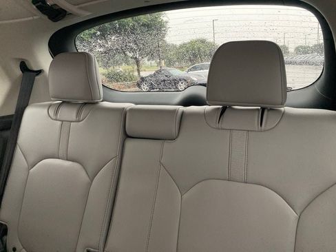 Used 2025 Honda Pilot Touring image 12