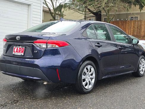 Used 2022 Toyota Corolla LE image 3