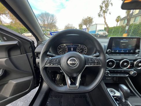 Used 2025 Nissan Sentra SV image 32