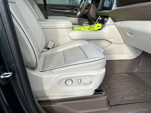 Used 2021 GMC Yukon Denali w/ Denali Premium Package image 17