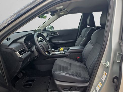 Used 2025 Mitsubishi Outlander SE AWD/4WD image 9