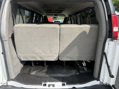 Used 2018 Chevrolet Express 3500 LS RWD image 28
