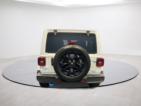 Used 2024 Jeep Wrangler Sahara image 5