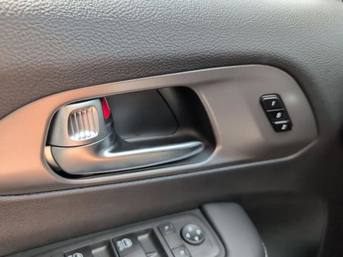 New 2026 Chrysler Pacifica Select image 14