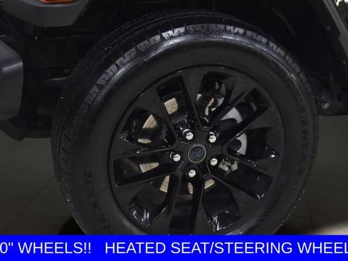 Used 2025 Jeep Wrangler Unlimited Sahara AWD/4WD image 34