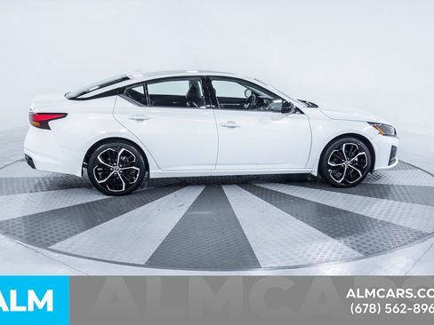 Used 2025 Nissan Altima 2.5 SR image 11