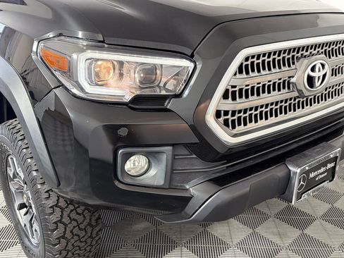 Used 2017 Toyota Tacoma TRD Off-Road image 11