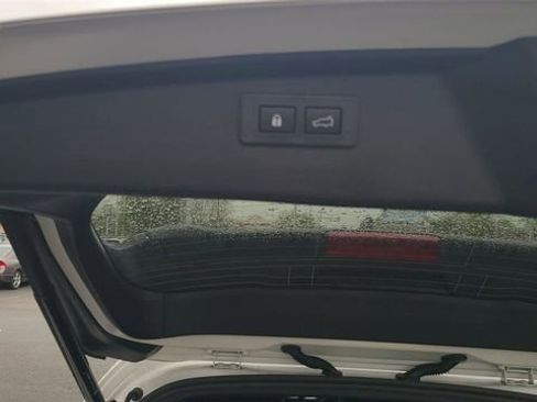 Certified 2025 Subaru Outback Premium AWD/4WD image 8