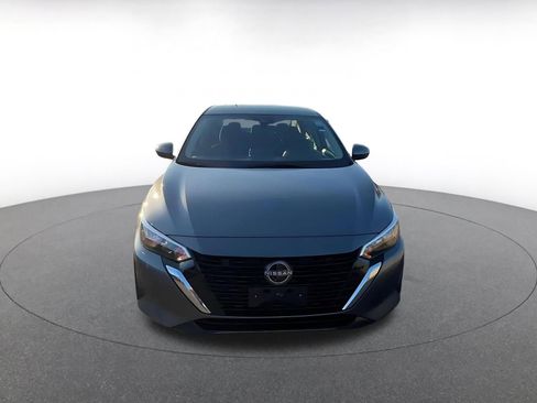 Used 2025 Nissan Sentra SV image 3