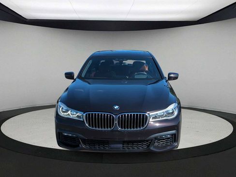 Used 2018 BMW 750i xDrive image 3