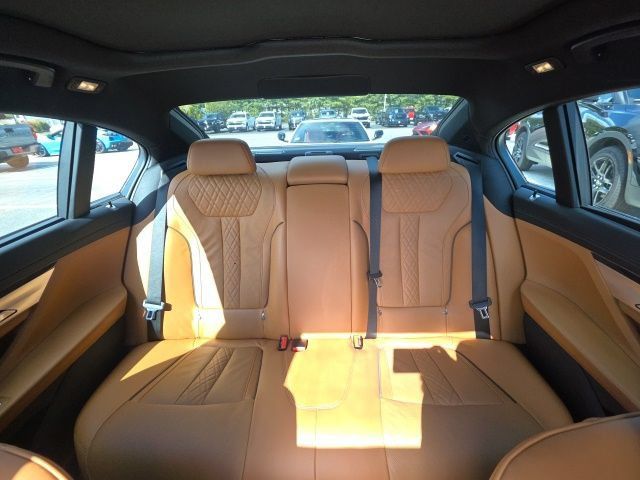 Used 2022 BMW 750i xDrive w/ Executive Package AWD/4WD image 25