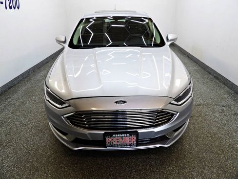 Used 2018 Ford Fusion SE w/ Fusion SE Technology Package FWD image 2