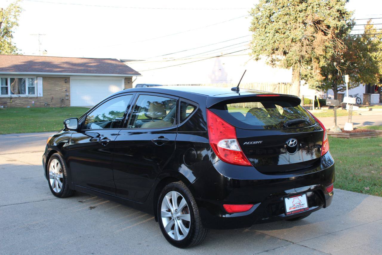 Used 2014 Hyundai Accent SE FWD image 7