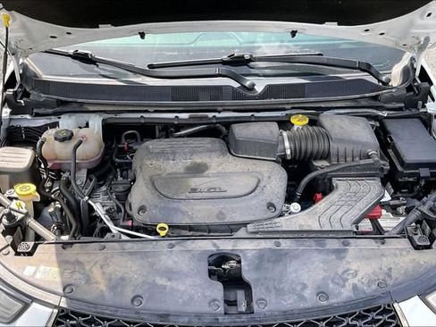 Used 2023 Chrysler Pacifica Touring-L FWD image 28