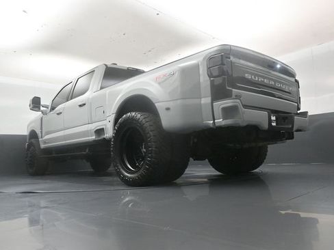 Used 2025 Ford F350 Platinum w/ FX4 Off-Road Package image 42
