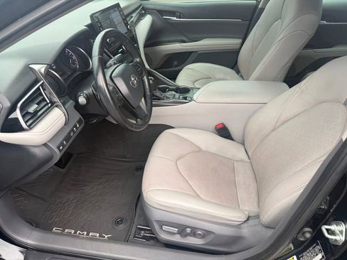Used 2021 Toyota Camry XSE w/ Navigation Upgrade Package image 14