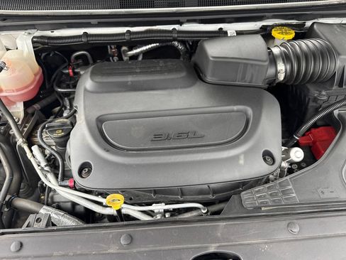 Used 2024 Chrysler Pacifica Touring FWD image 31