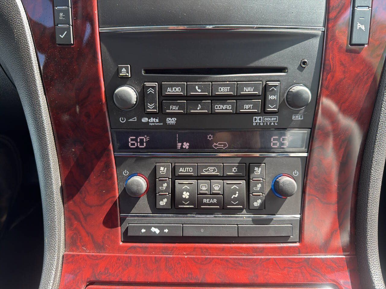 Used 2013 Cadillac Escalade Luxury AWD/4WD image 30