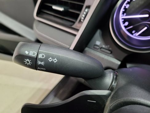 Used 2020 Toyota Camry SE image 38