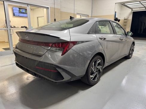 Used 2025 Hyundai Elantra SEL image 9