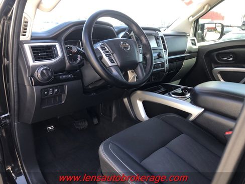 Used 2017 Nissan Titan SV image 10