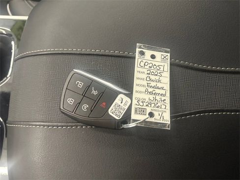 Used 2025 Buick Enclave Preferred image 37