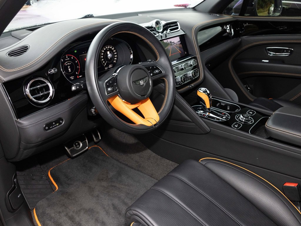 Used 2024 Bentley Bentayga Extended Wheelbase AWD/4WD image 26