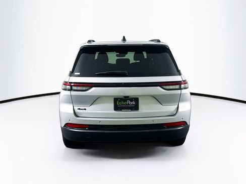 Used 2024 Jeep Grand Cherokee Altitude image 7