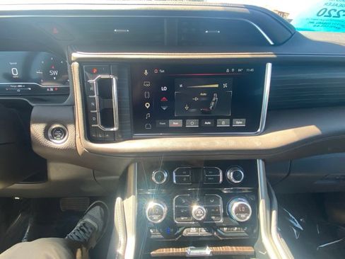 Used 2023 GMC Yukon XL Denali AWD/4WD image 17