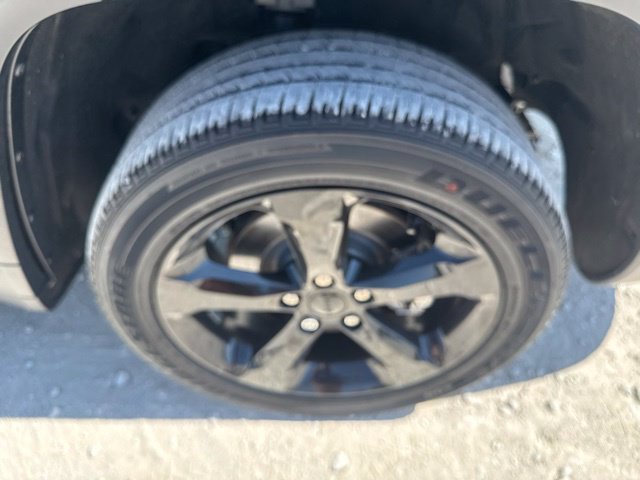 Used 2023 Jeep Grand Cherokee L Laredo RWD image 29