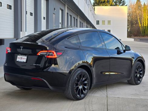 Used 2023 Tesla Model Y Standard Sport Utility 4D image 8