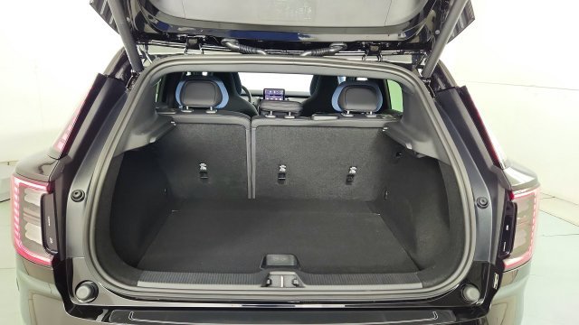 New 2026 Volvo EX30 Cross Country Ultra AWD/4WD image 37