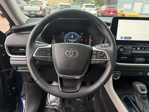 Used 2026 Toyota Grand Highlander AWD image 9