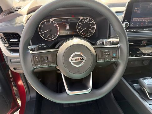 Used 2021 Nissan Rogue SV FWD image 18