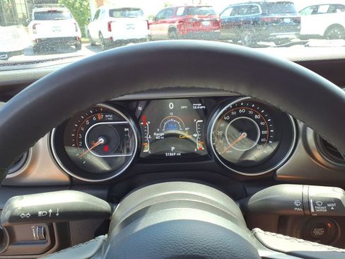 Used 2023 Jeep Gladiator Sport AWD/4WD image 13