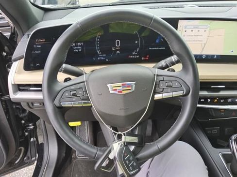 Used 2024 Cadillac XT4 Luxury FWD image 7