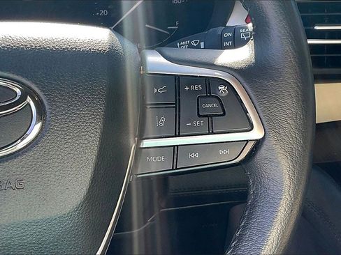 Used 2024 Toyota Sienna XLE image 19