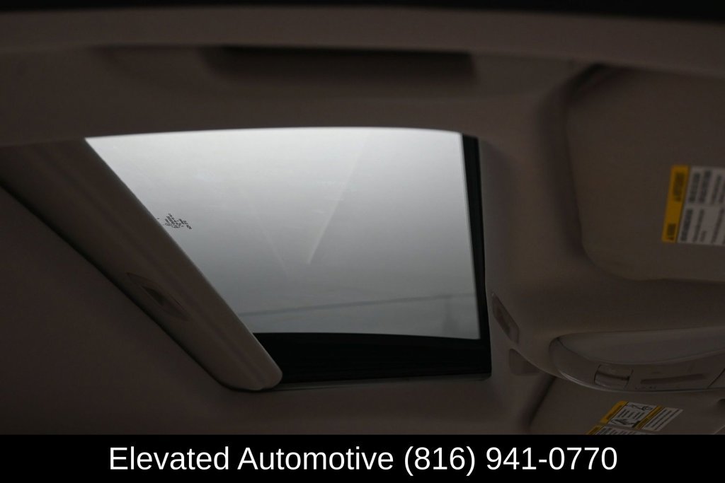 Used 2017 INFINITI QX60 Luxe w/ Deluxe Technology Package AWD/4WD image 9