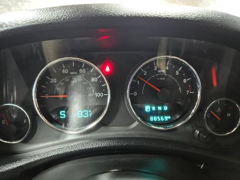 Used 2017 Jeep Wrangler Sahara w/ Connectivity Group AWD/4WD image 17