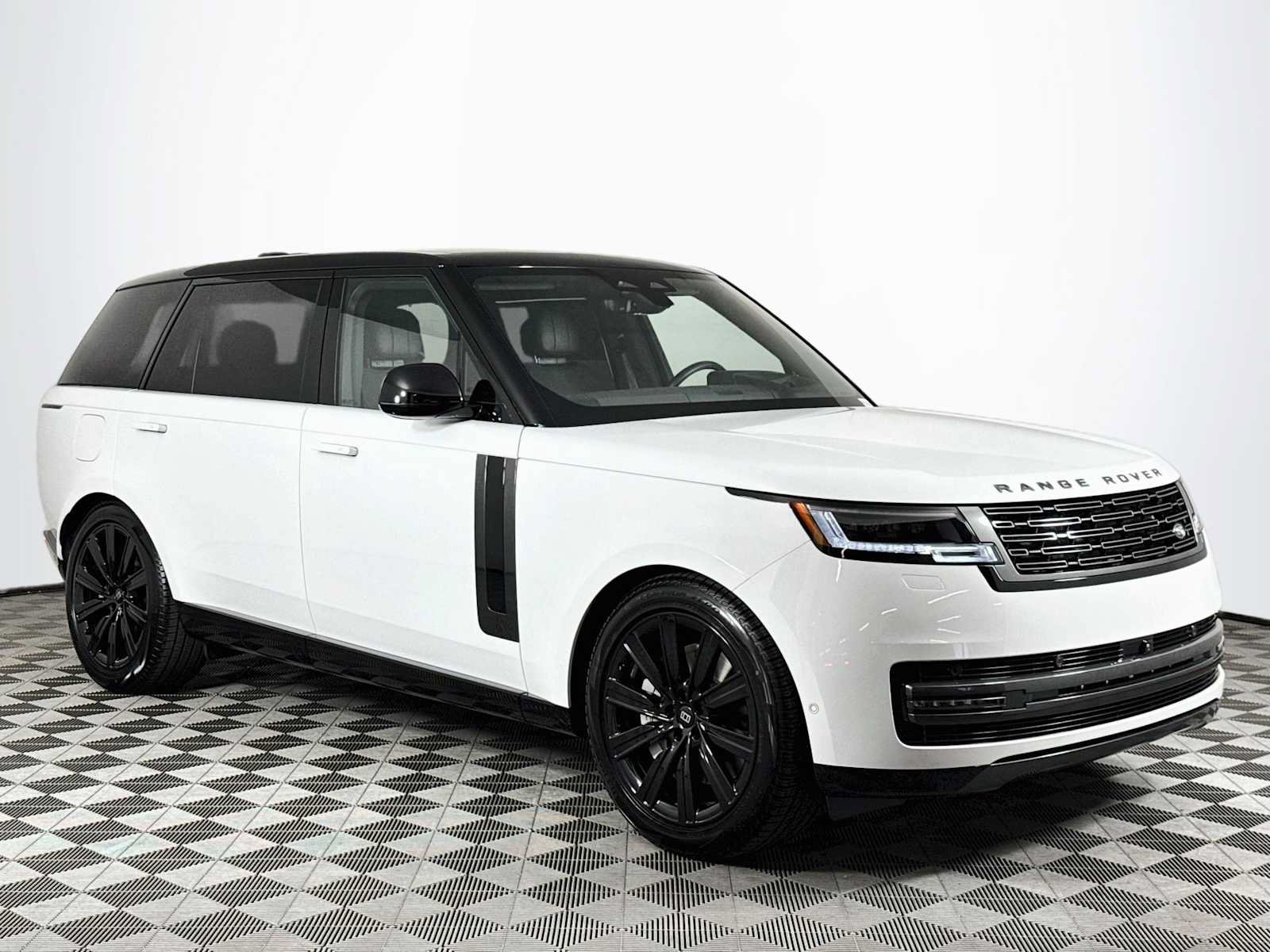 New 2027 Land Rover Range Rover Long Wheelbase SE AWD/4WD image 3