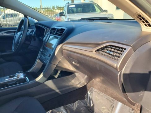 Used 2019 Ford Fusion SE image 33
