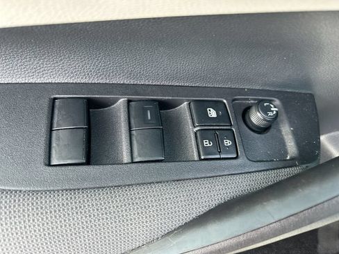 Used 2025 Toyota Corolla LE FWD image 12