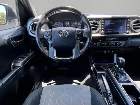Used 2021 Toyota Tacoma TRD Off-Road w/ Technology Package AWD/4WD image 7