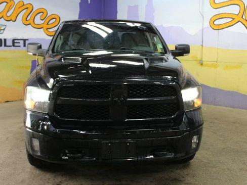 Used 2019 RAM 1500 Classic SLT w/ Black Appearance Group AWD/4WD image 6