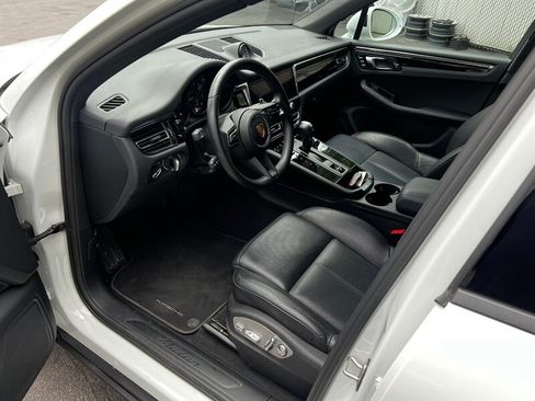 Used 2025 Porsche Macan w/ Premium Package Plus AWD/4WD image 16