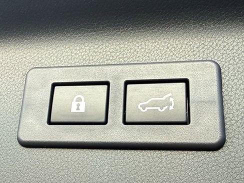 Used 2025 Subaru Forester Premium image 35