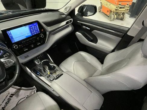 Used 2020 Toyota Highlander Platinum image 33