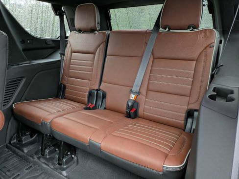 Used 2023 GMC Yukon Denali Ultimate image 16