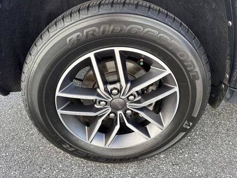 Used 2022 Jeep Grand Cherokee Limited RWD image 9